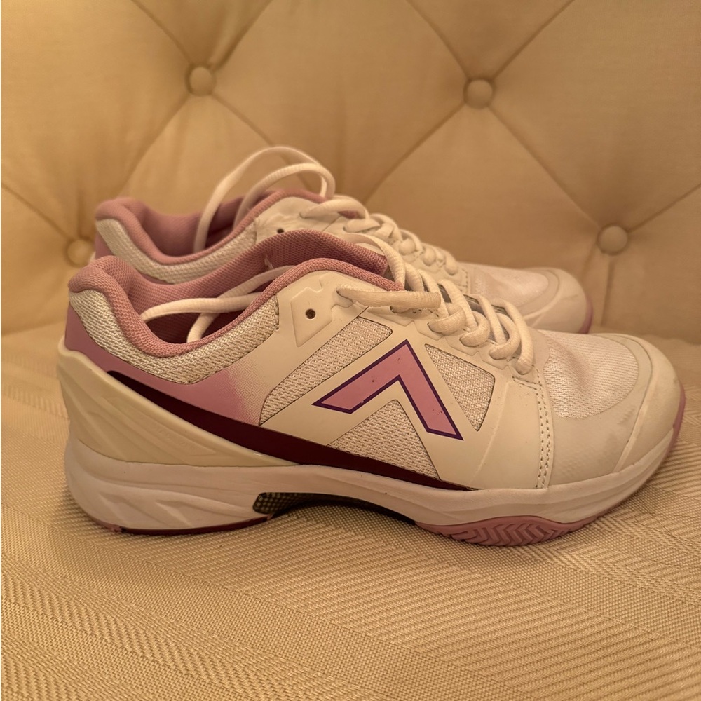 Tyrol White and Lavender Athletic Pickleball Shoes 6.5